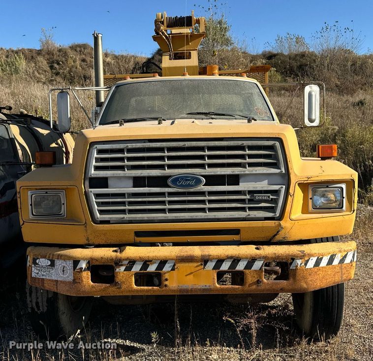 image for item DW2327 1991 Ford F800 crane truck