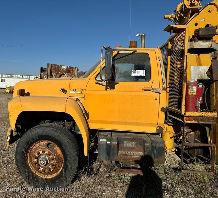 image for item DW2327 1991 Ford F800 crane truck