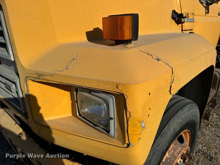 image for item DW2327 1991 Ford F800 crane truck