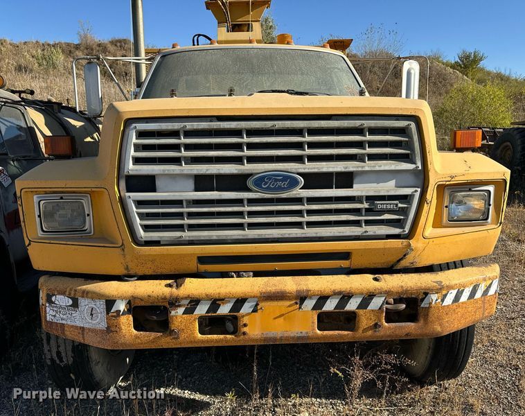 image for item DW2327 1991 Ford F800 crane truck