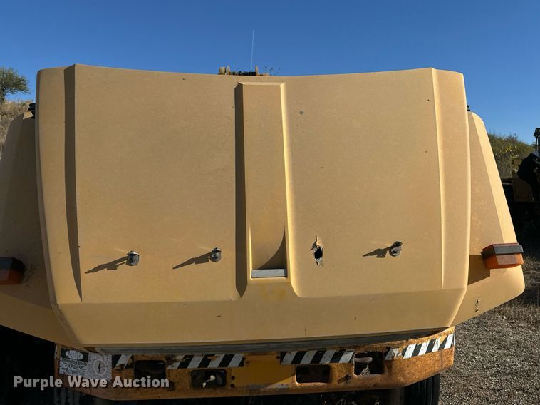 image for item DW2327 1991 Ford F800 crane truck