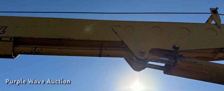 image for item DW2327 1991 Ford F800 crane truck