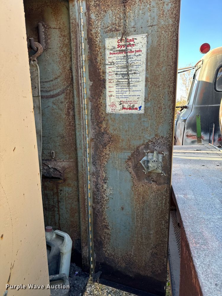 image for item DW2327 1991 Ford F800 crane truck