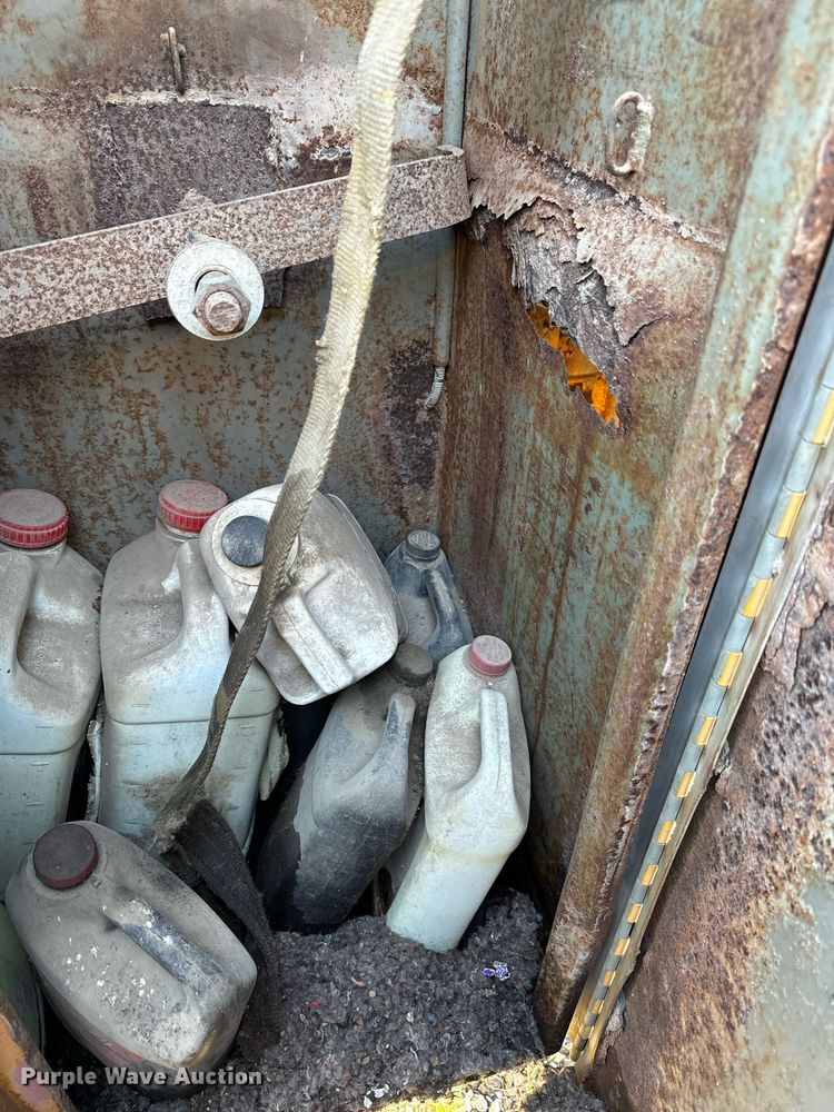 image for item DW2327 1991 Ford F800 crane truck