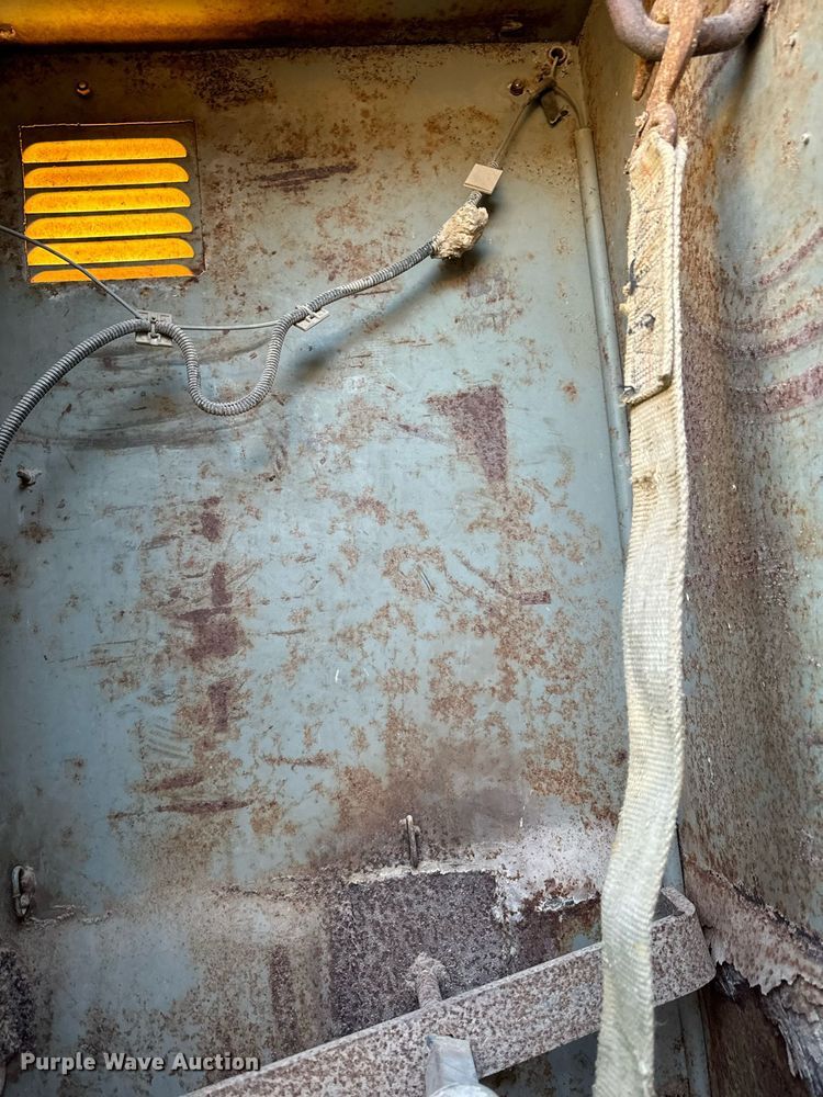 image for item DW2327 1991 Ford F800 crane truck