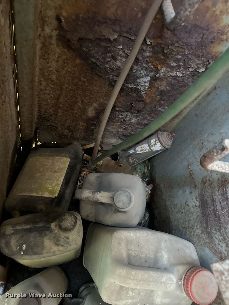 image for item DW2327 1991 Ford F800 crane truck