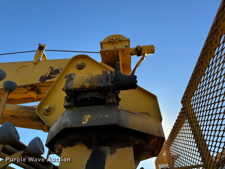 image for item DW2327 1991 Ford F800 crane truck