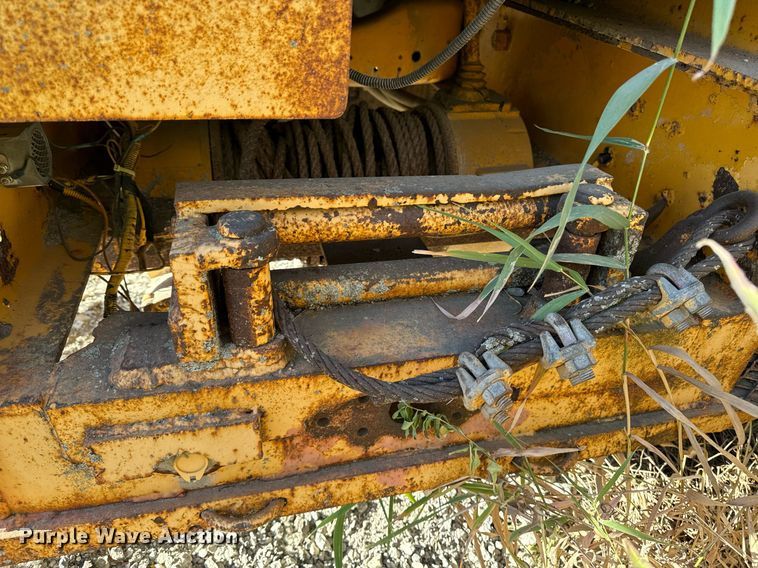 image for item DW2327 1991 Ford F800 crane truck