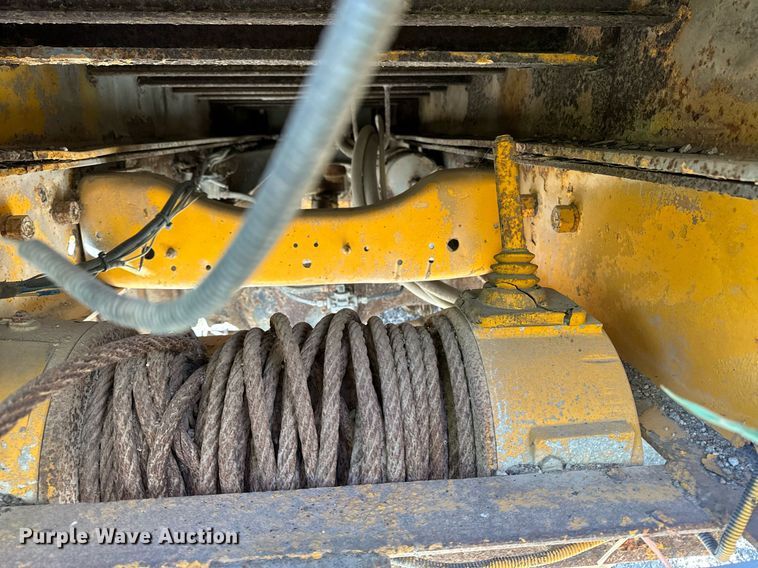 image for item DW2327 1991 Ford F800 crane truck