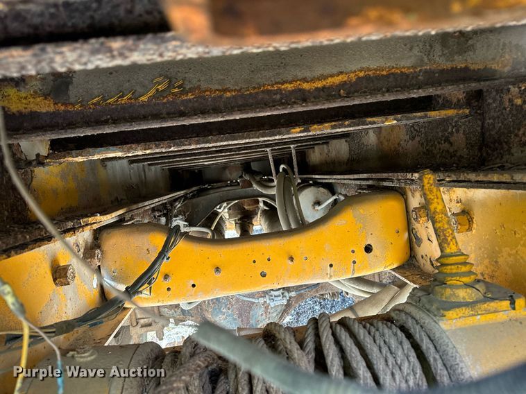 image for item DW2327 1991 Ford F800 crane truck