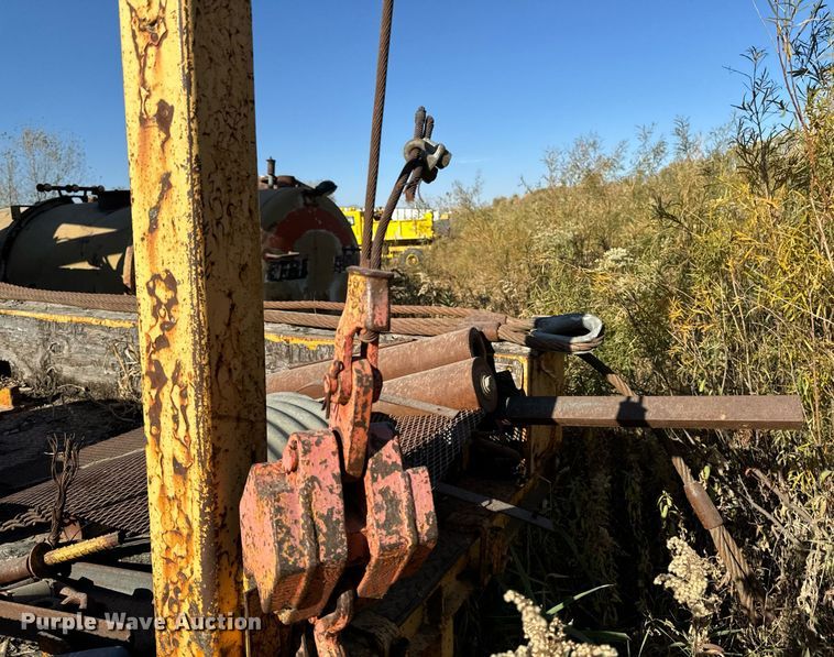 image for item DW2327 1991 Ford F800 crane truck