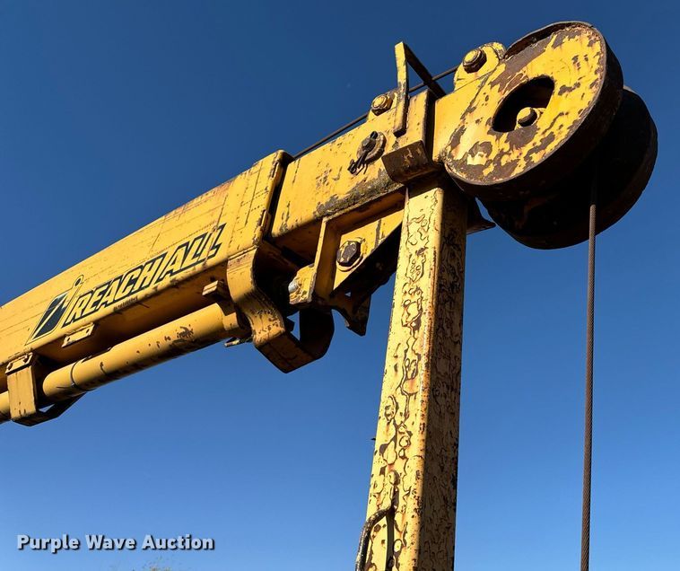 image for item DW2327 1991 Ford F800 crane truck