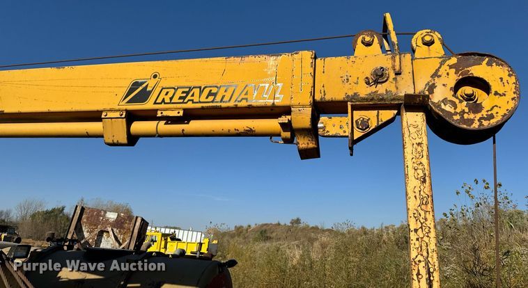 image for item DW2327 1991 Ford F800 crane truck