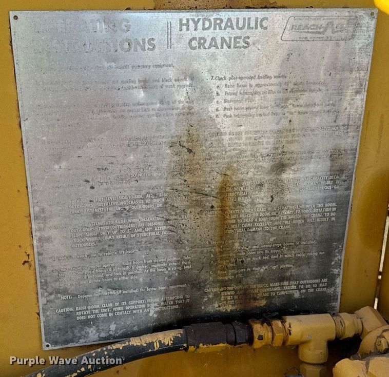 image for item DW2327 1991 Ford F800 crane truck