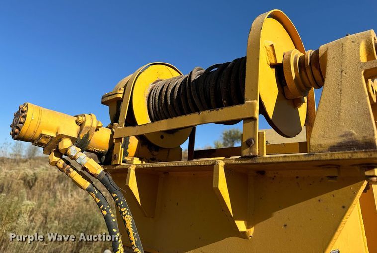 image for item DW2327 1991 Ford F800 crane truck