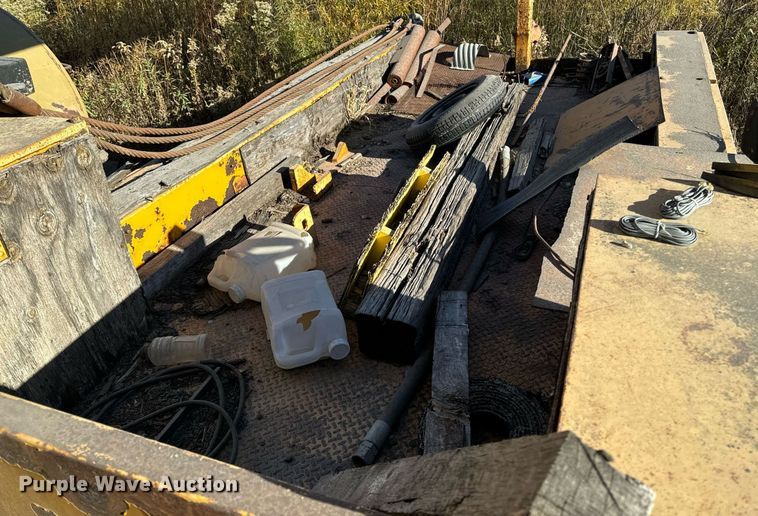 image for item DW2327 1991 Ford F800 crane truck