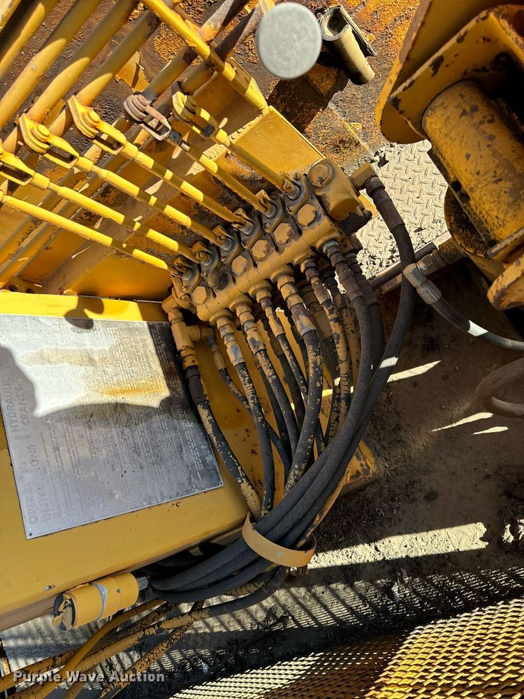 image for item DW2327 1991 Ford F800 crane truck