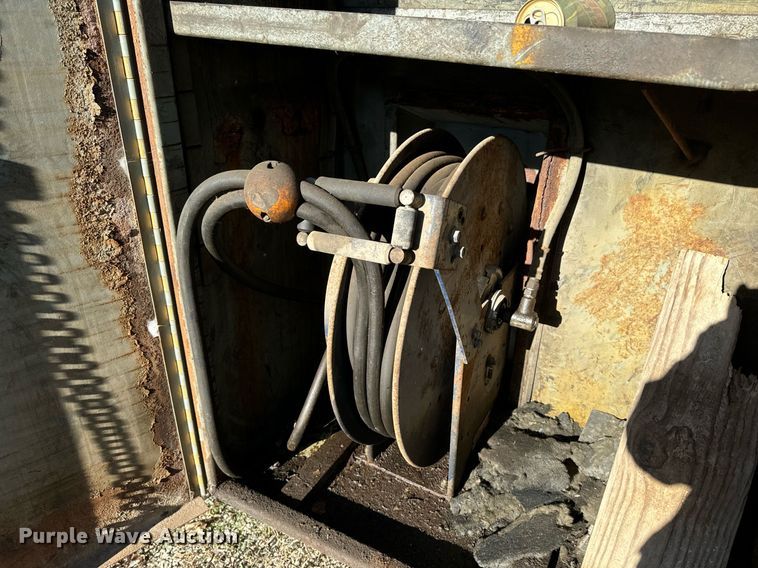 image for item DW2327 1991 Ford F800 crane truck