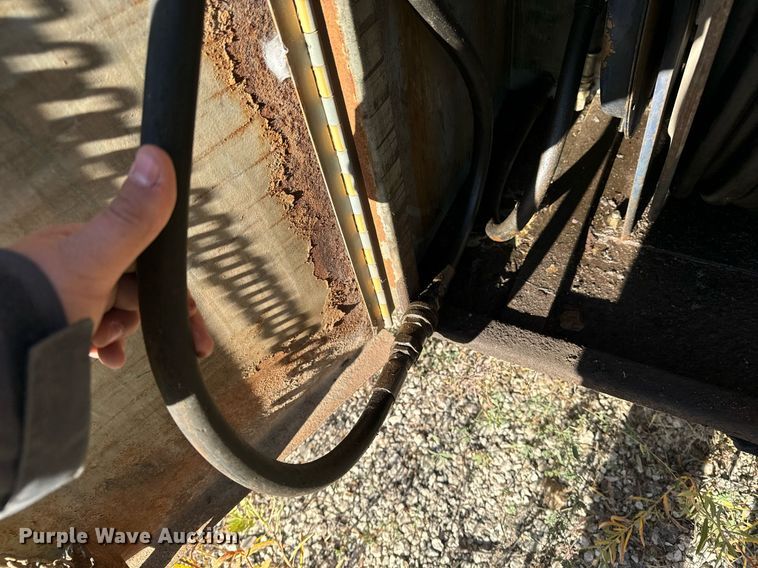 image for item DW2327 1991 Ford F800 crane truck