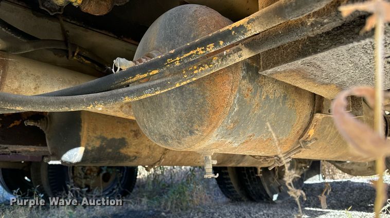 image for item DW2327 1991 Ford F800 crane truck