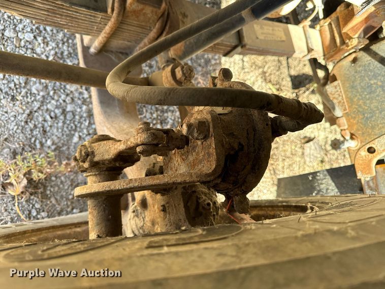 image for item DW2327 1991 Ford F800 crane truck