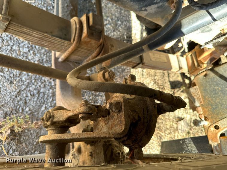 image for item DW2327 1991 Ford F800 crane truck