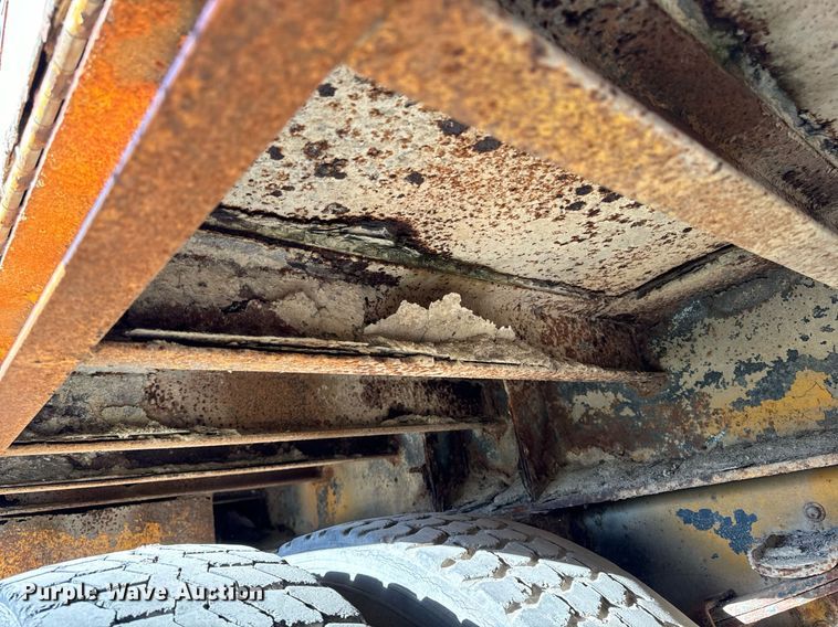 image for item DW2327 1991 Ford F800 crane truck