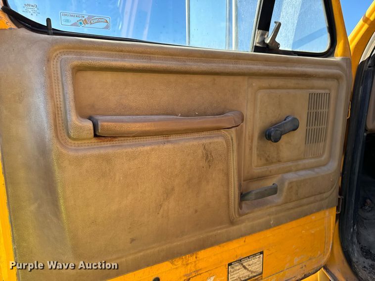 image for item DW2327 1991 Ford F800 crane truck