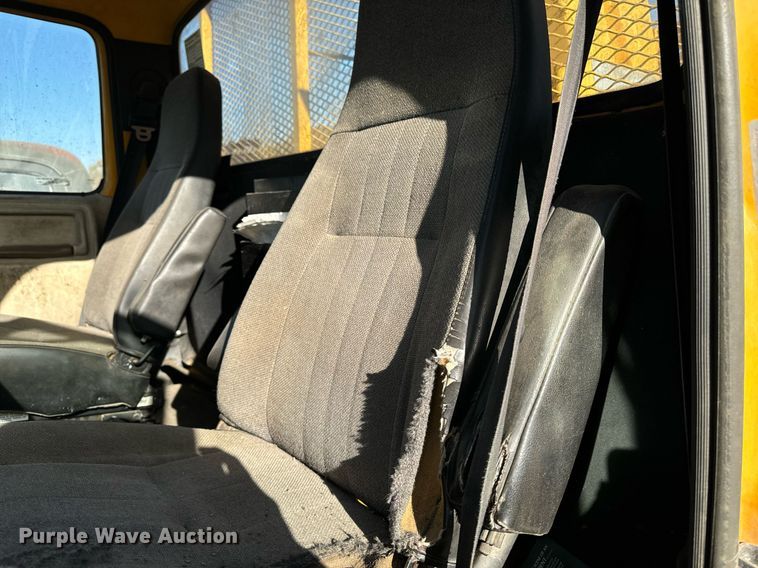 image for item DW2327 1991 Ford F800 crane truck