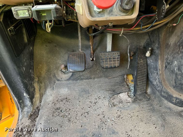 image for item DW2327 1991 Ford F800 crane truck