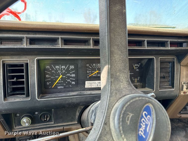 image for item DW2327 1991 Ford F800 crane truck