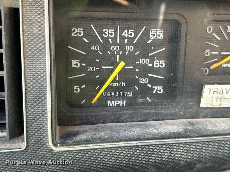 image for item DW2327 1991 Ford F800 crane truck