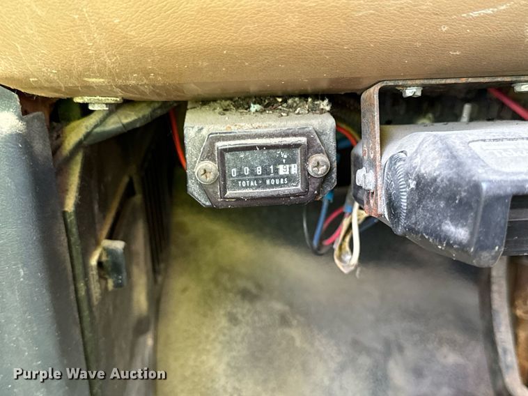 image for item DW2327 1991 Ford F800 crane truck