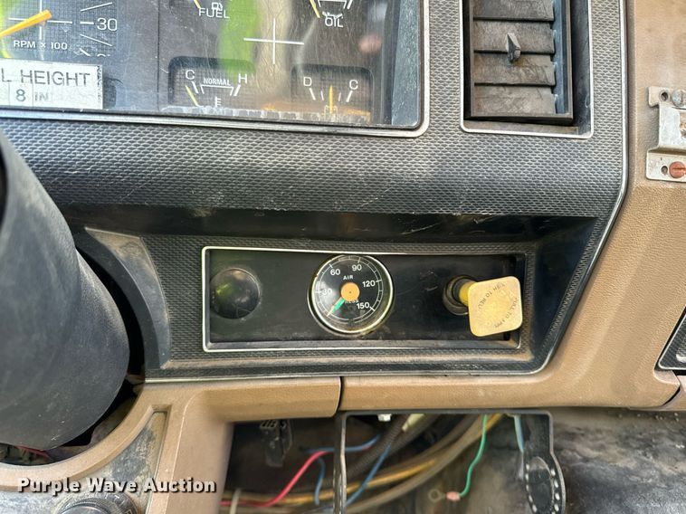 image for item DW2327 1991 Ford F800 crane truck