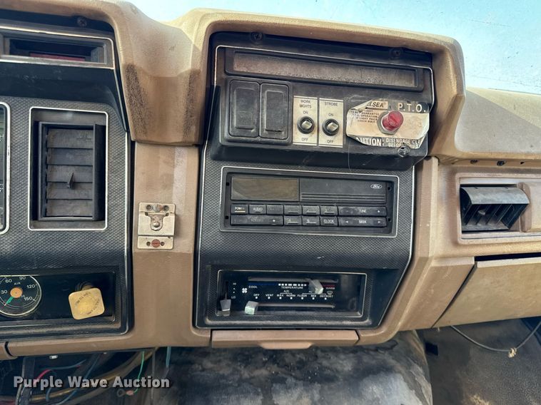 image for item DW2327 1991 Ford F800 crane truck