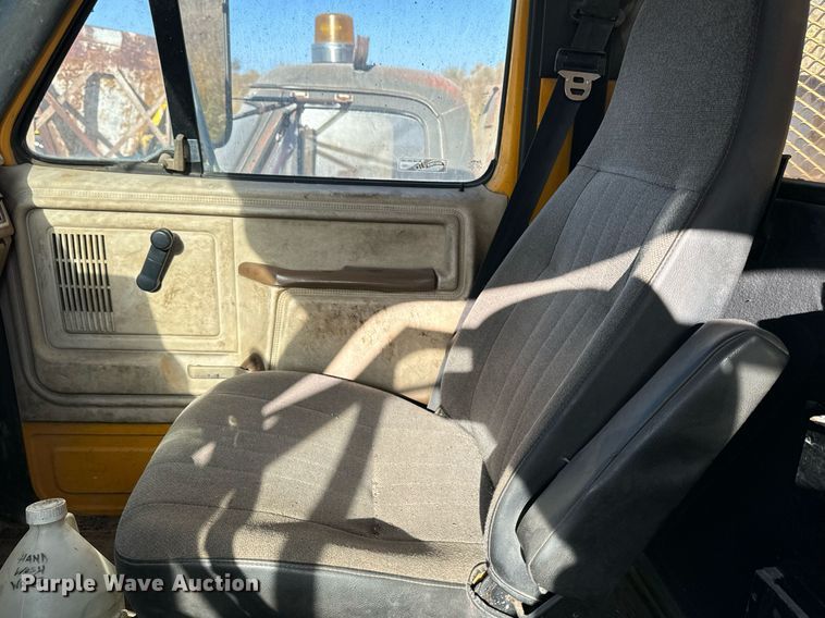 image for item DW2327 1991 Ford F800 crane truck