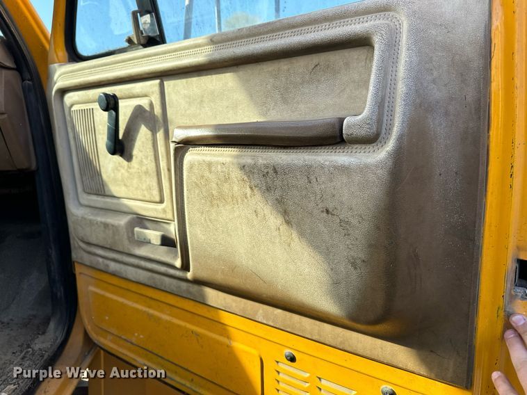 image for item DW2327 1991 Ford F800 crane truck