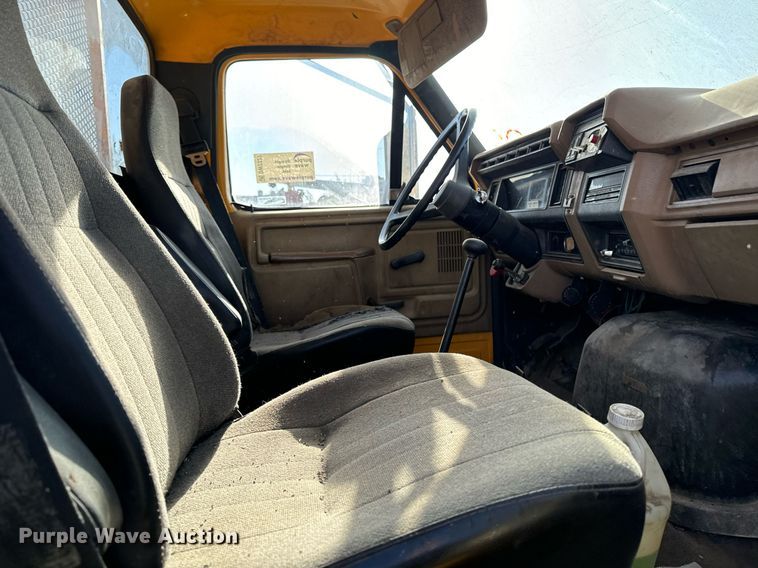 image for item DW2327 1991 Ford F800 crane truck