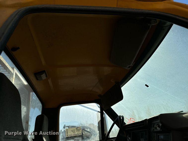 image for item DW2327 1991 Ford F800 crane truck