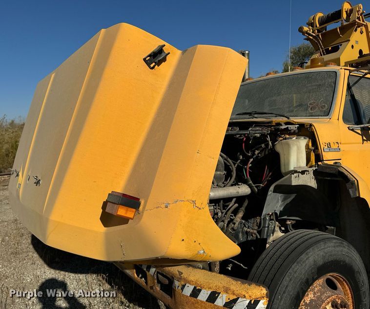 image for item DW2327 1991 Ford F800 crane truck