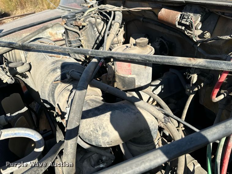 image for item DW2327 1991 Ford F800 crane truck