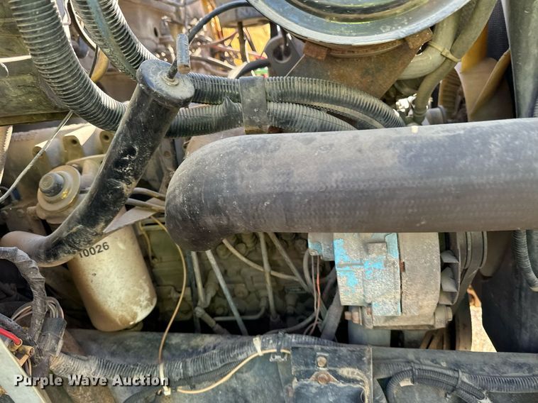 image for item DW2327 1991 Ford F800 crane truck