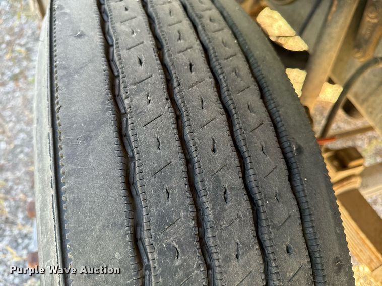 image for item DW2327 1991 Ford F800 crane truck