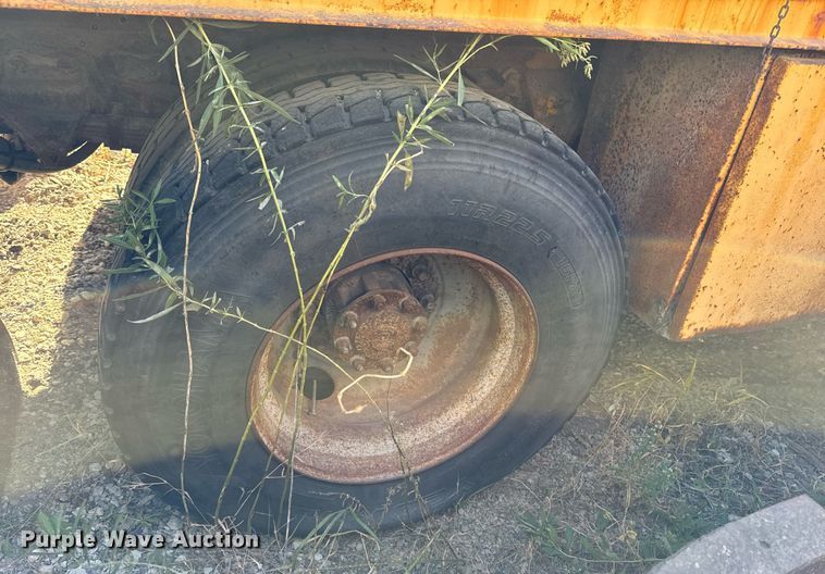 image for item DW2327 1991 Ford F800 crane truck