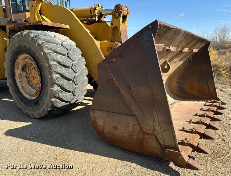 image for item DW2328 Komatsu WA600-1 wheel loader