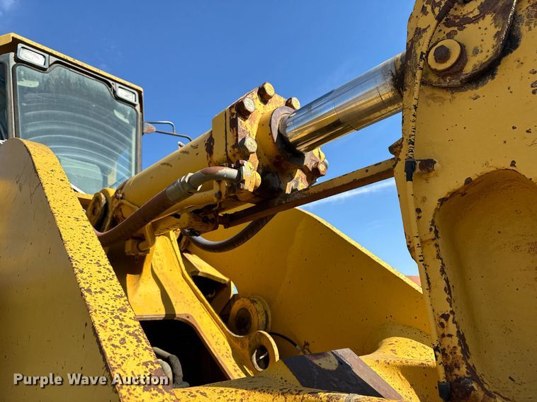 image for item DW2328 Komatsu WA600-1 wheel loader