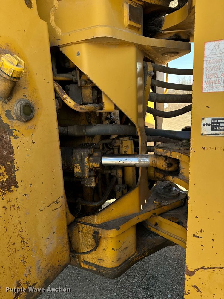 image for item DW2328 Komatsu WA600-1 wheel loader