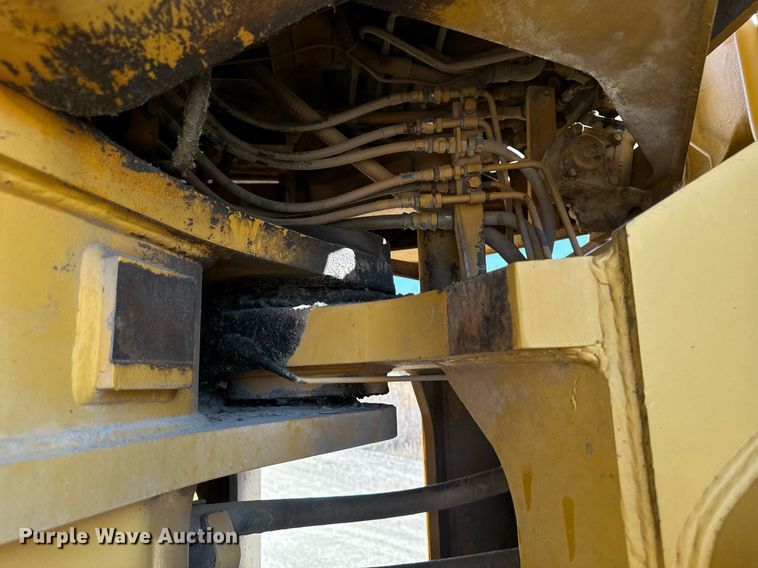 image for item DW2328 Komatsu WA600-1 wheel loader