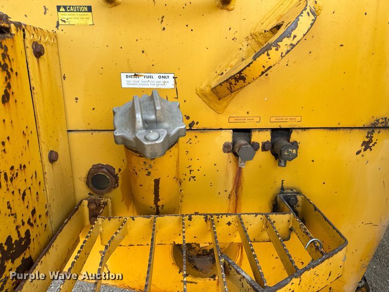 image for item DW2328 Komatsu WA600-1 wheel loader