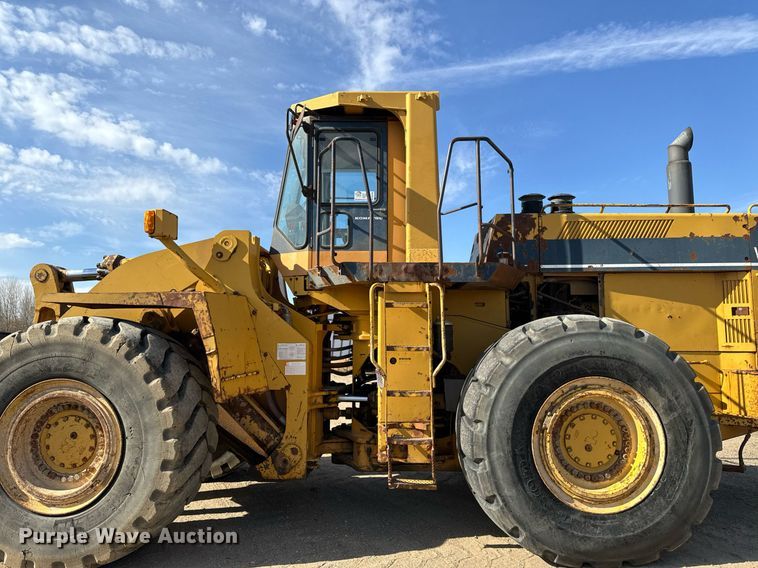 image for item DW2328 Komatsu WA600-1 wheel loader
